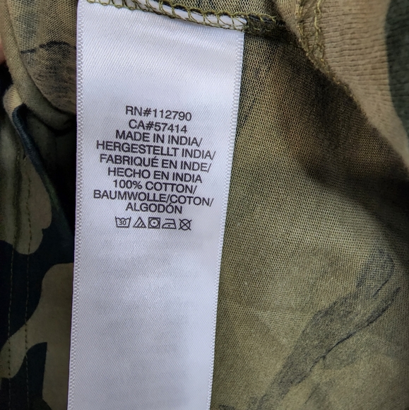 True Religion shirts size 2X-Large Long spleeves color camouflage - Picture 7 of 8